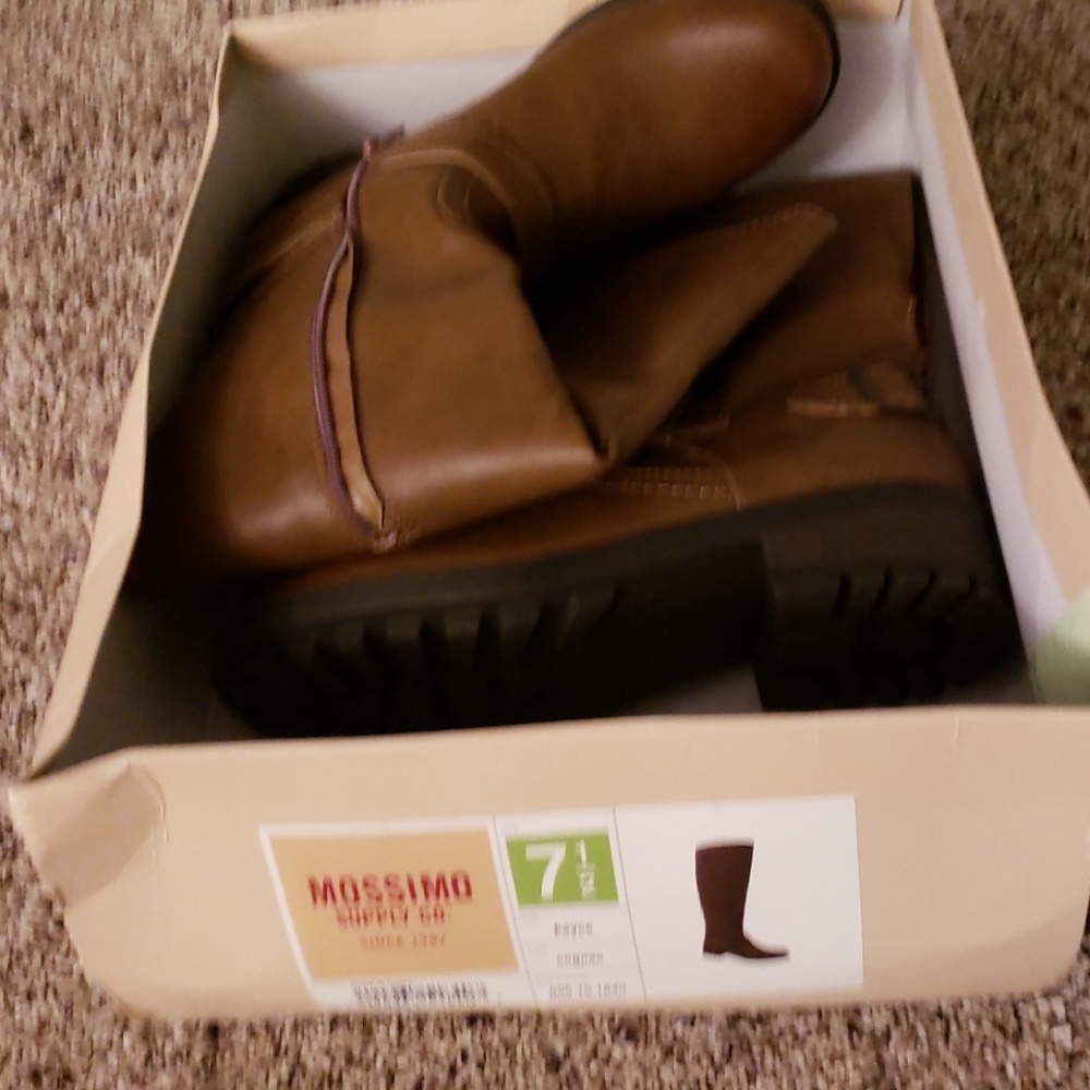 Size 7 1/2 brown boots